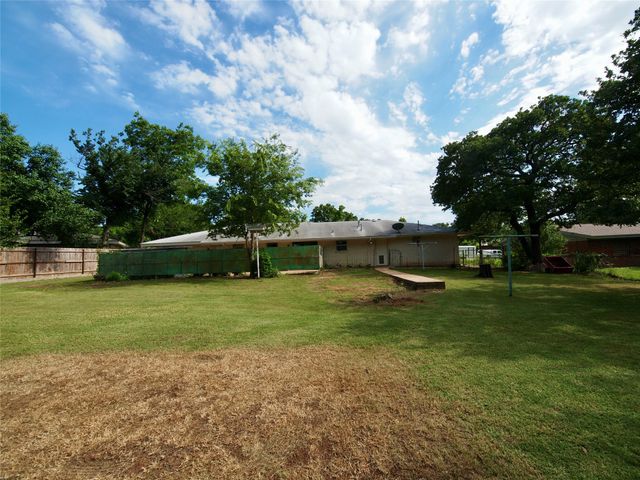 1441 Brazos Street, Graham, TX 76450