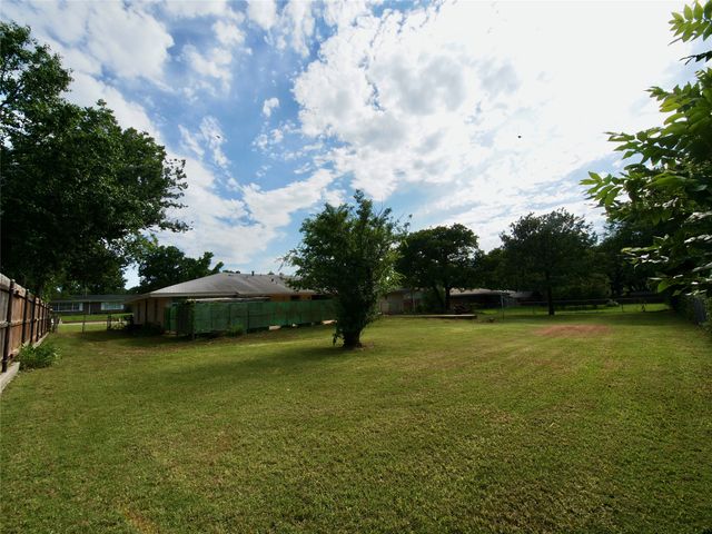 1441 Brazos Street, Graham, TX 76450