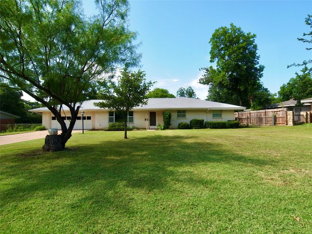 1441 Brazos Street, Graham, TX 76450