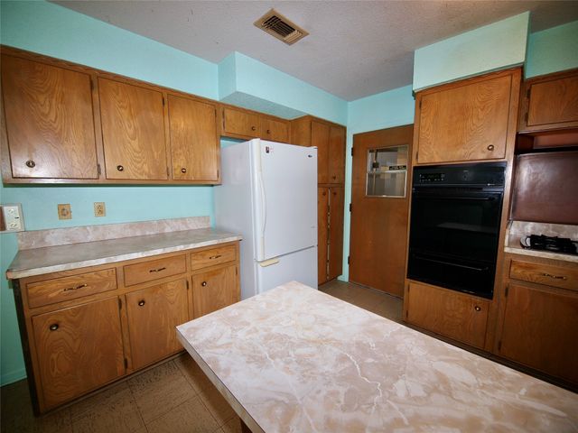 1441 Brazos Street, Graham, TX 76450