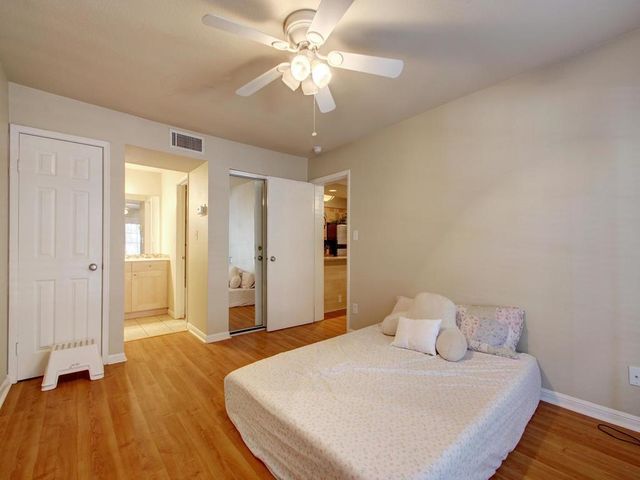 7685 Northcross DR 208, Austin, TX 78757