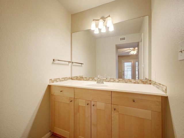 7685 Northcross DR 208, Austin, TX 78757