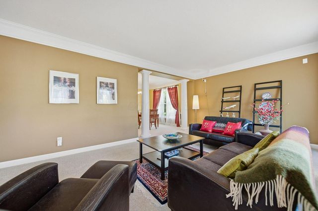 7033 Cunningham Drive, New Albany, OH 43054