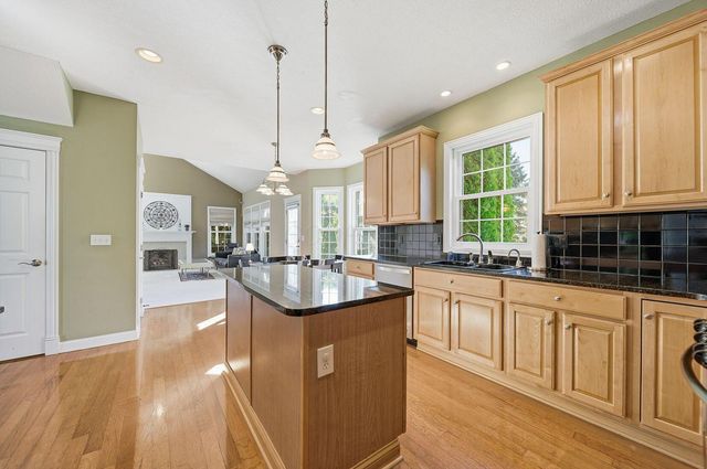 7033 Cunningham Drive, New Albany, OH 43054