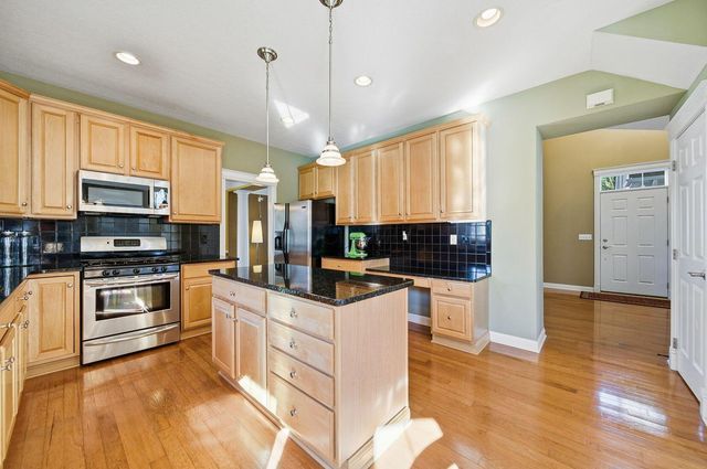 7033 Cunningham Drive, New Albany, OH 43054