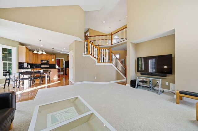 7033 Cunningham Drive, New Albany, OH 43054