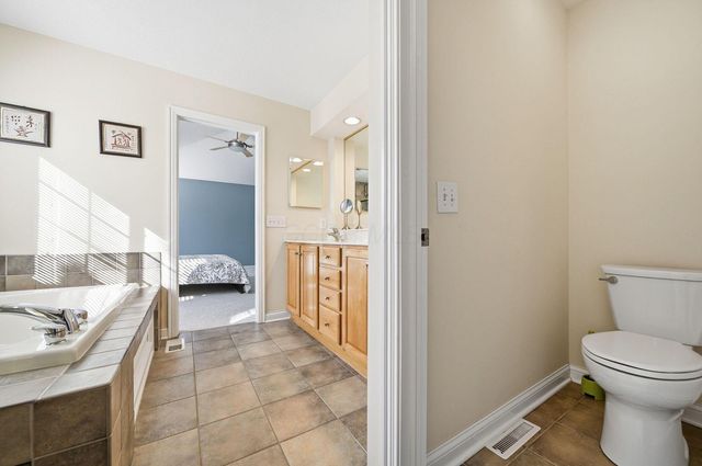 7033 Cunningham Drive, New Albany, OH 43054