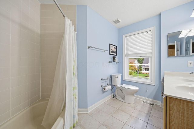 7033 Cunningham Drive, New Albany, OH 43054