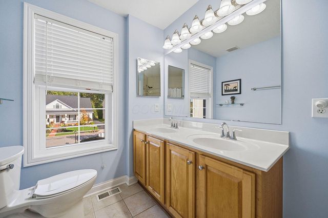 7033 Cunningham Drive, New Albany, OH 43054