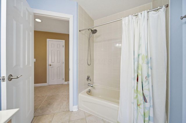 7033 Cunningham Drive, New Albany, OH 43054