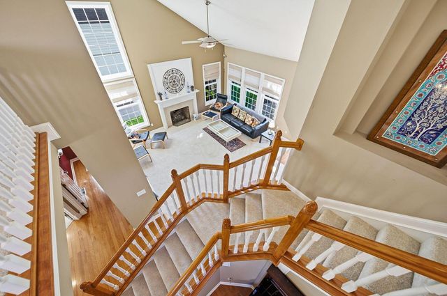 7033 Cunningham Drive, New Albany, OH 43054