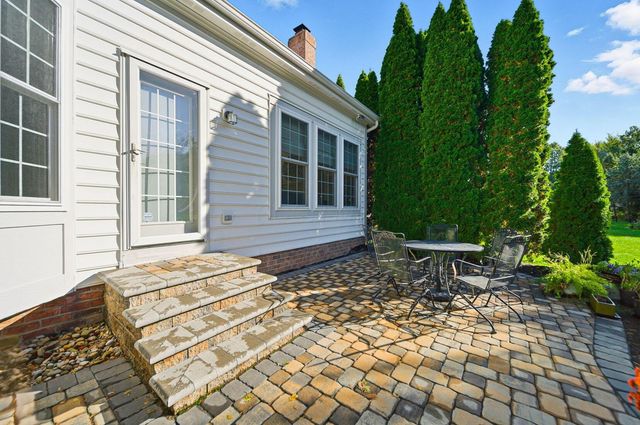 7033 Cunningham Drive, New Albany, OH 43054