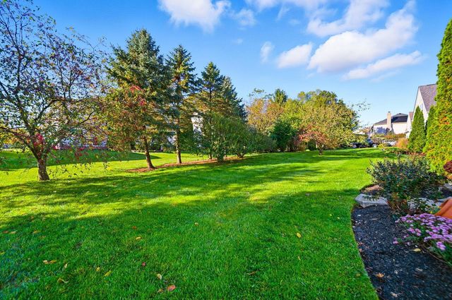 7033 Cunningham Drive, New Albany, OH 43054