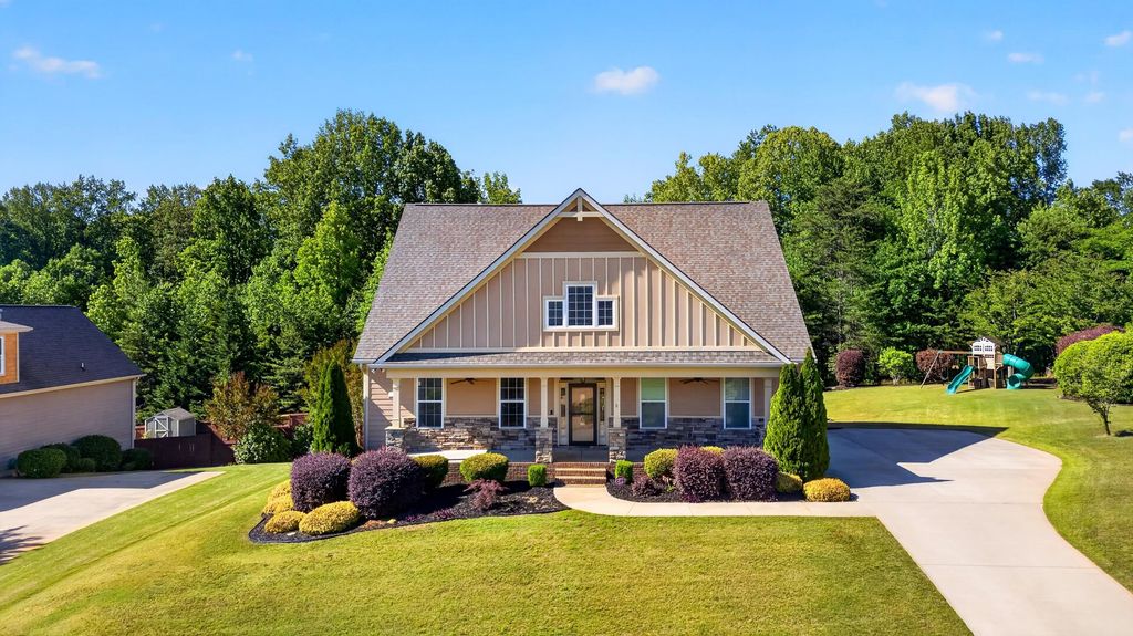 6 Setting Sun Lane, Travelers Rest, SC 29690