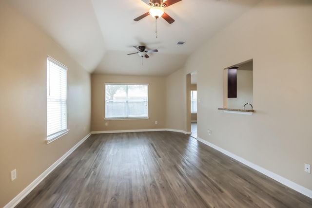 308 Broken Pine Court, Conroe, TX 77304