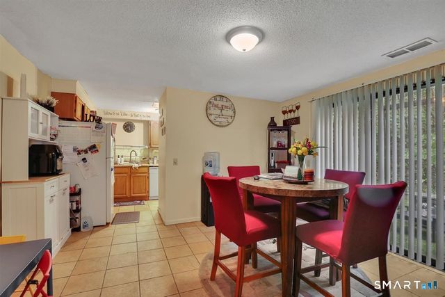 25 Cliffside Drive E, Manchester, CT 06042