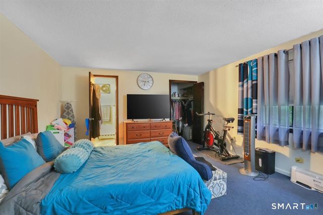 25 Cliffside Drive E, Manchester, CT 06042