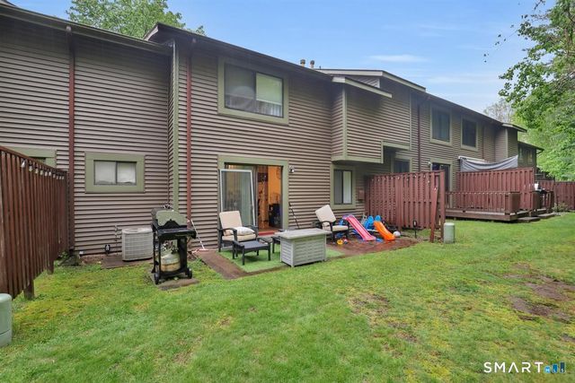 25 Cliffside Drive E, Manchester, CT 06042