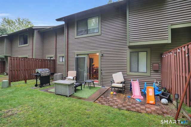 25 Cliffside Drive E, Manchester, CT 06042