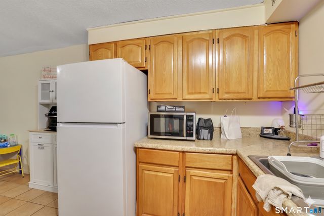 25 Cliffside Drive E, Manchester, CT 06042