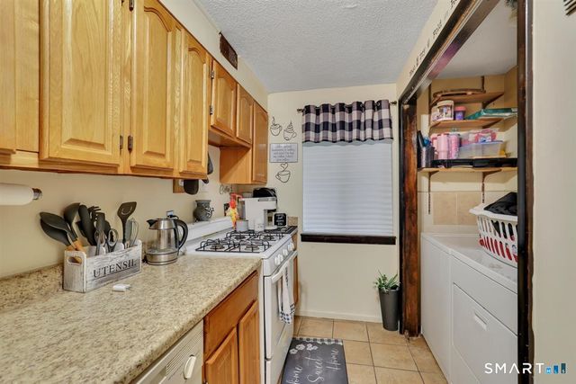 25 Cliffside Drive E, Manchester, CT 06042