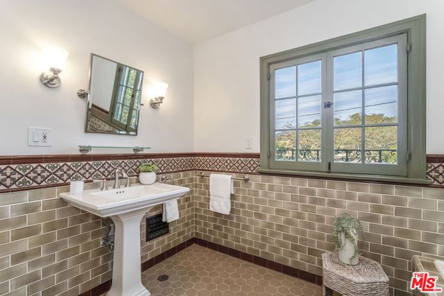 203 24th Street, Santa Monica, CA 90402