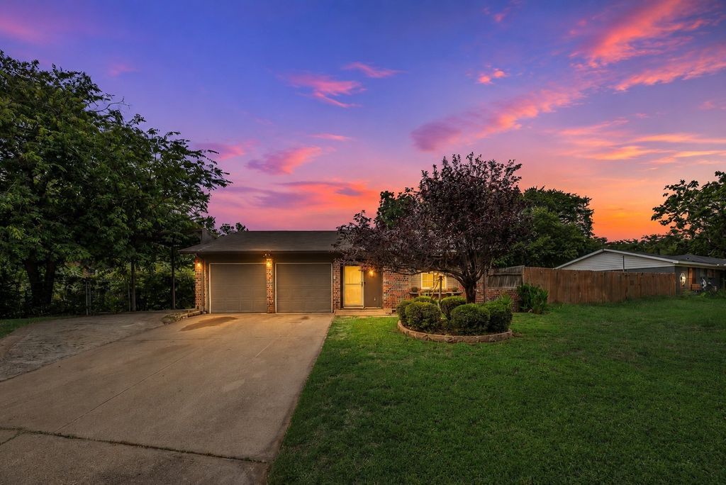 117 Myrtle Court, Hurst, TX 76053