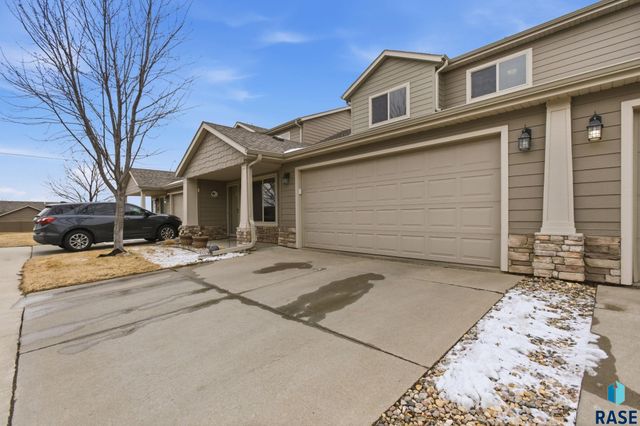 2907 E Fieldstone Pl Place, Sioux Falls, SD 57108