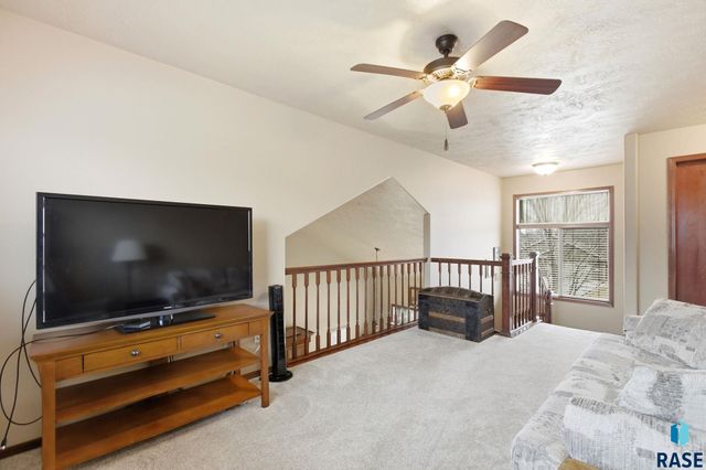 2907 E Fieldstone Pl Place, Sioux Falls, SD 57108