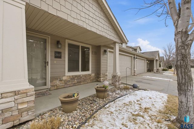 2907 E Fieldstone Pl Place, Sioux Falls, SD 57108