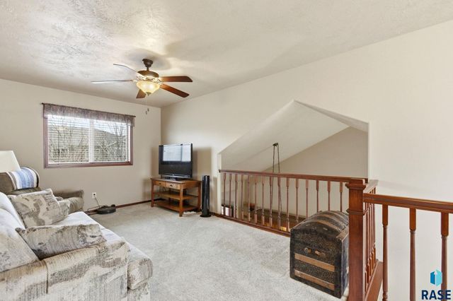 2907 E Fieldstone Pl Place, Sioux Falls, SD 57108