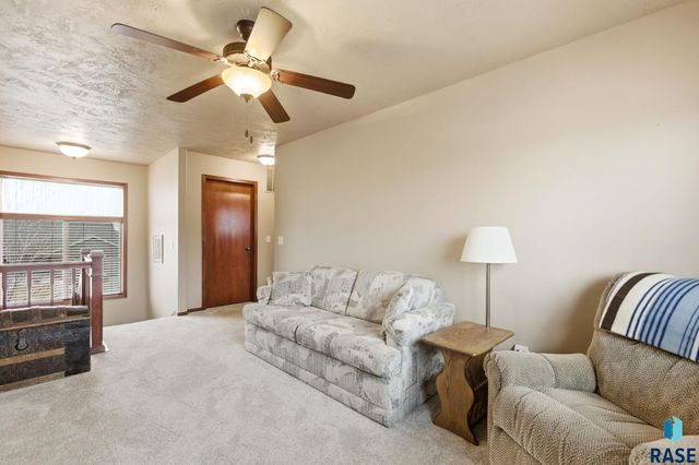 2907 E Fieldstone Pl Place, Sioux Falls, SD 57108