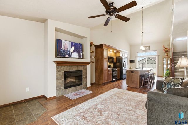 2907 E Fieldstone Pl Place, Sioux Falls, SD 57108