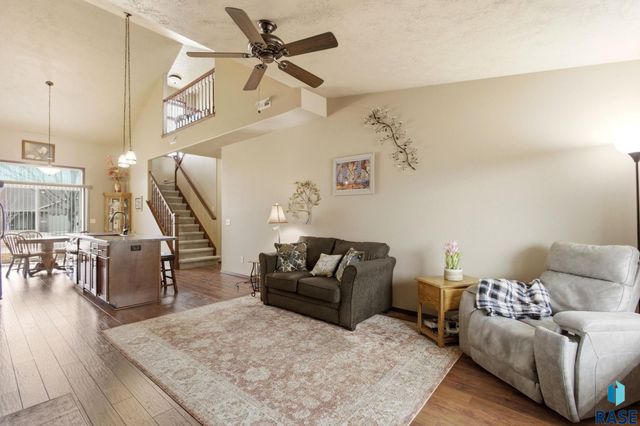 2907 E Fieldstone Pl Place, Sioux Falls, SD 57108