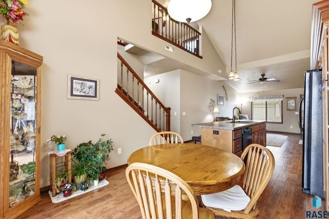 2907 E Fieldstone Pl Place, Sioux Falls, SD 57108