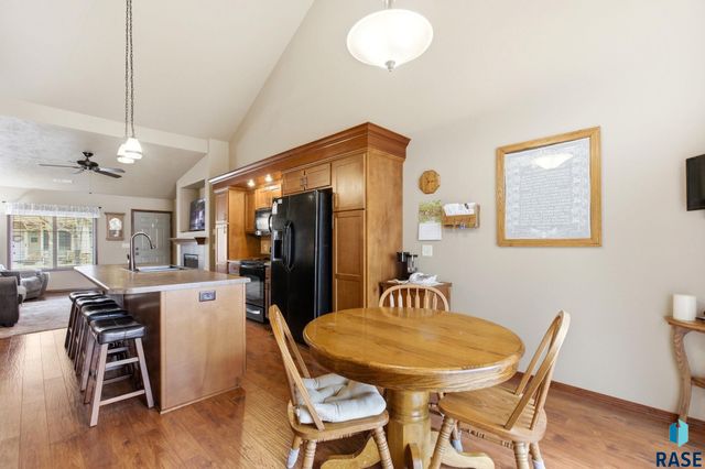 2907 E Fieldstone Pl Place, Sioux Falls, SD 57108