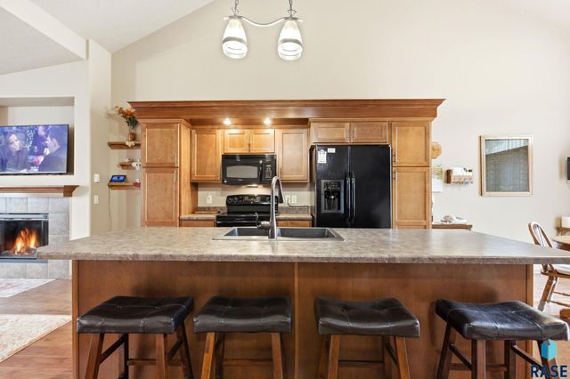 2907 E Fieldstone Pl Place, Sioux Falls, SD 57108