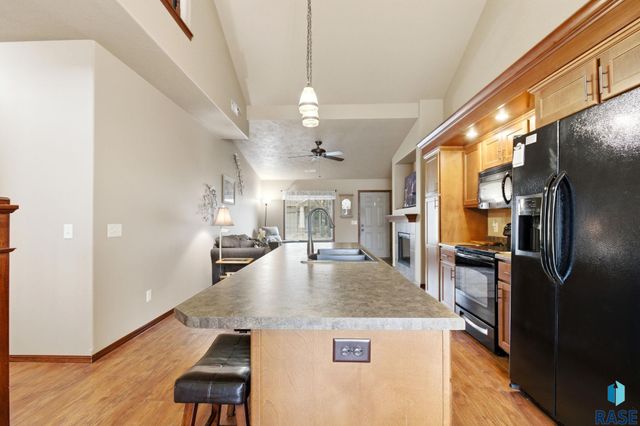 2907 E Fieldstone Pl Place, Sioux Falls, SD 57108