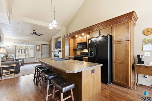 2907 E Fieldstone Pl Place, Sioux Falls, SD 57108