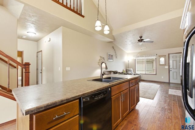 2907 E Fieldstone Pl Place, Sioux Falls, SD 57108