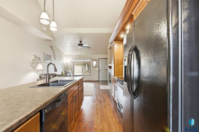 2907 E Fieldstone Pl Place, Sioux Falls, SD 57108