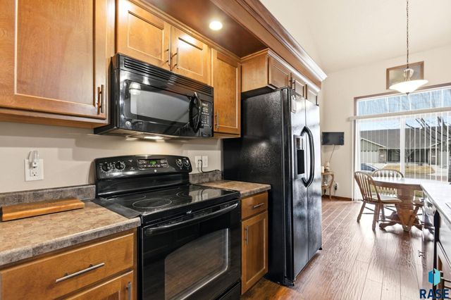 2907 E Fieldstone Pl Place, Sioux Falls, SD 57108