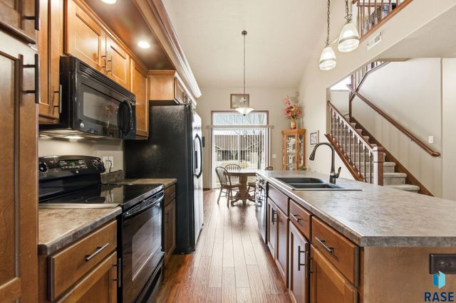 2907 E Fieldstone Pl Place, Sioux Falls, SD 57108