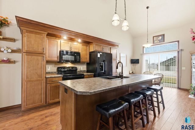 2907 E Fieldstone Pl Place, Sioux Falls, SD 57108