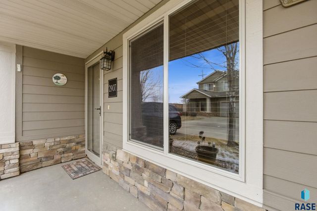 2907 E Fieldstone Pl Place, Sioux Falls, SD 57108