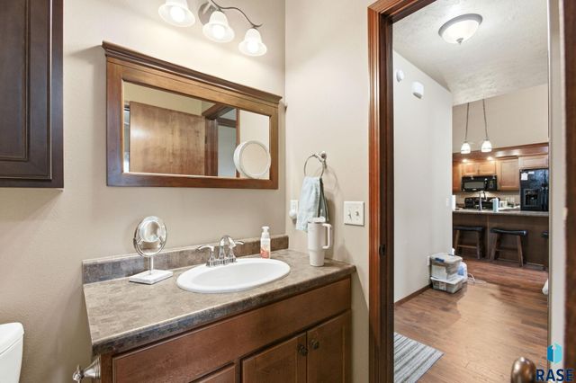 2907 E Fieldstone Pl Place, Sioux Falls, SD 57108