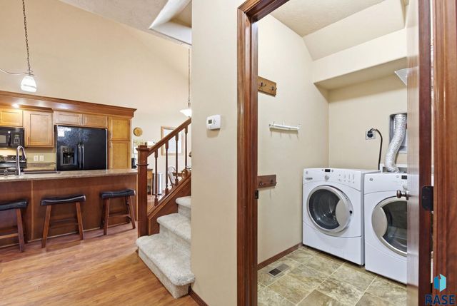 2907 E Fieldstone Pl Place, Sioux Falls, SD 57108