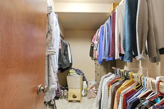 2907 E Fieldstone Pl Place, Sioux Falls, SD 57108