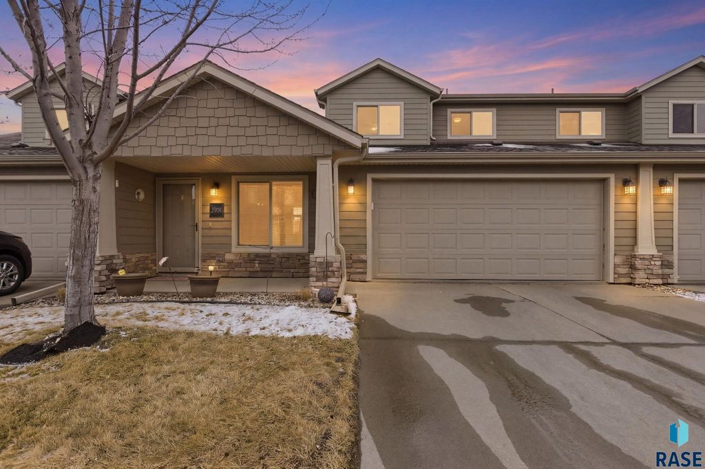 2907 E Fieldstone Pl Place, Sioux Falls, SD 57108