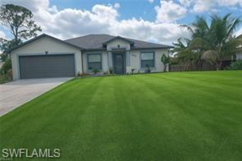 818 Albert AVE, LEHIGH ACRES, FL 33971 — photo 2